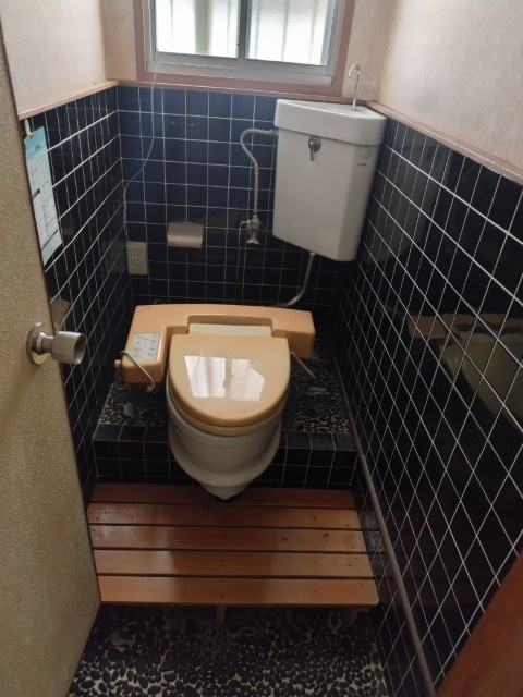 ６４０７０　岐阜市粟野西中古戸建てのトイレ