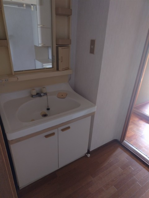 ６４０７０　岐阜市粟野西中古戸建ての独立洗面台
