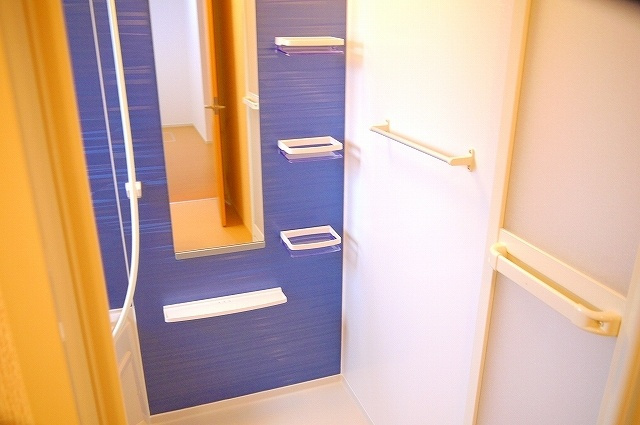 カーサ　ルミノーザのバルコニー|暖かな日差しのふりそそぐバルコニー