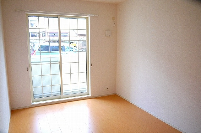 カーサ　ルミノーザの洋室|落ち着いた色調の洋室です