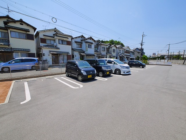 カーサ　ルミノーザの駐車場|駐車場があるので、車を買う予定の方も安心です