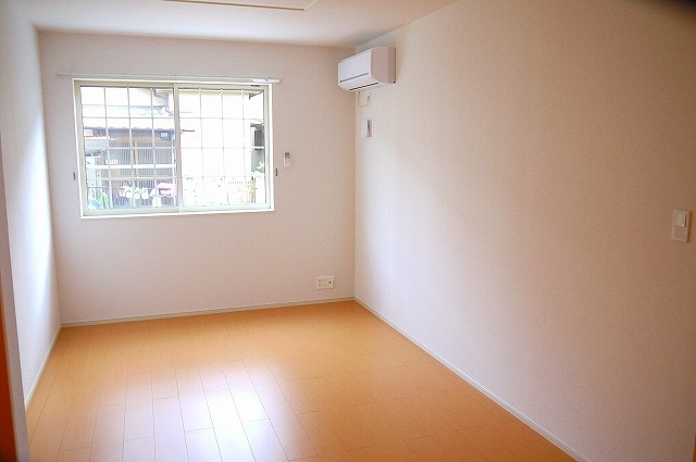 カーサ　ルミノーザの洋室|使い勝手のいい洋室です