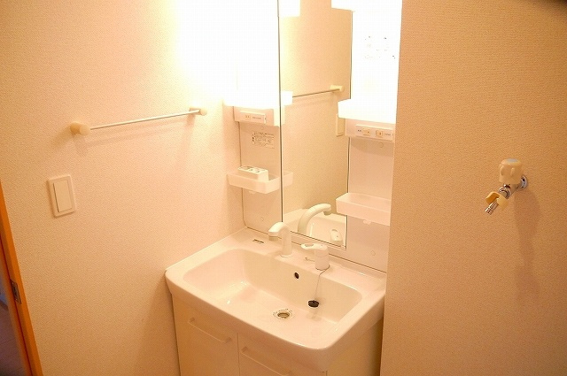 カーサ　ルミノーザの独立洗面台|独立洗面台あり、毎朝おしゃれに忙しい女性の方におすすめです