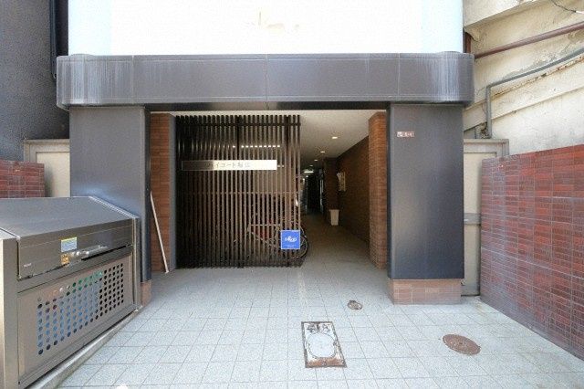 ハイコート堀江のエントランス