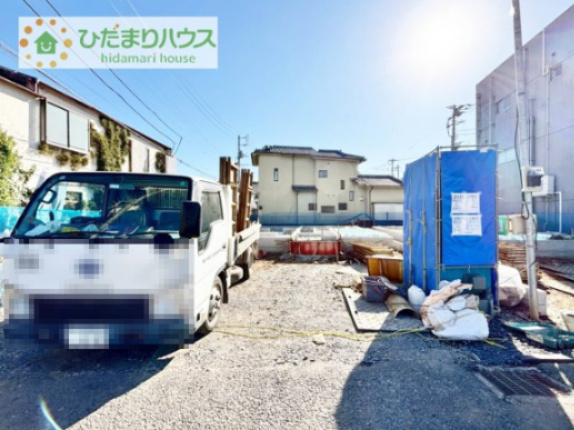 【駐車場】 | 土浦市中央3期　新築戸建　2号棟 | ゆとりある駐車スペースは、親戚や友達が遊びにきても敷地内に駐車でき、近所に迷惑かけなくてすみます。