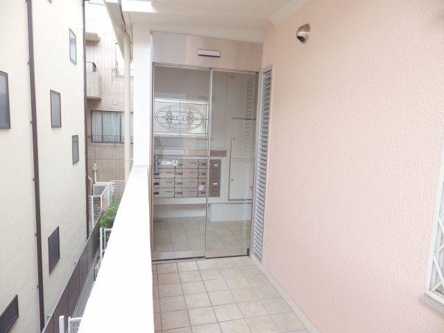 白山シルクハイツのエントランス