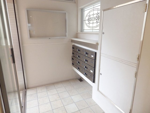 白山シルクハイツのエントランス