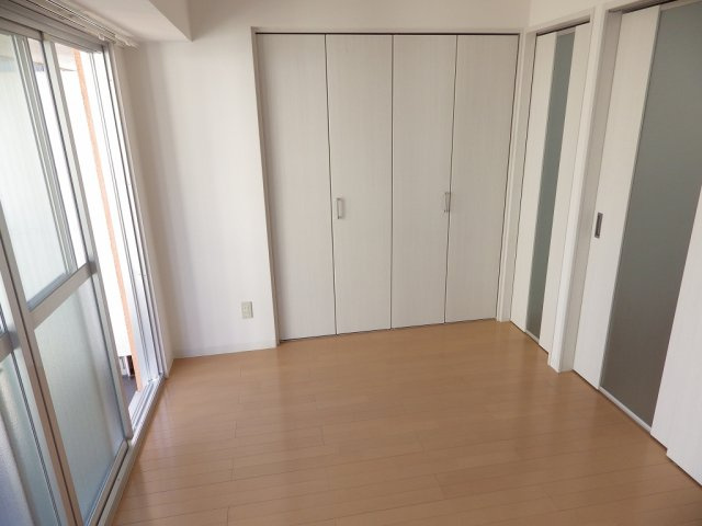 白山シルクハイツの洋室