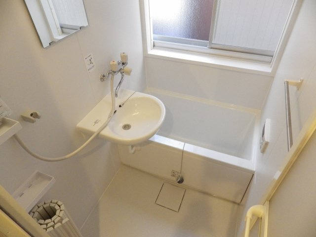 白山シルクハイツの浴室