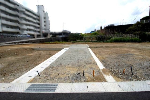 高知市口細山　建築条件付き　売土地　4号地（全5区画）　の前面道路含む現地写真|4号地　土地面積　173.76㎡（約52.56坪）　土地価格　1,787.04万円