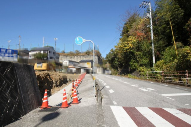 高知市口細山　建築条件付き　売土地　4号地（全5区画）　の前面道路含む現地写真