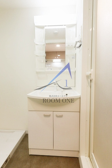 スカイコート多摩川壱番館の洗面所|独立洗面台です。