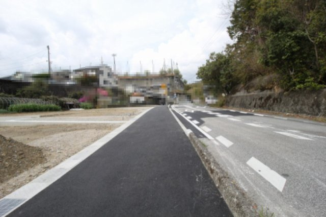 高知市口細山　建築条件付き　売土地　3号地（全5区画）　の前面道路含む現地写真|3号地　土地面積　172.71㎡（約52.24坪）　土地価格　1,828.4万円