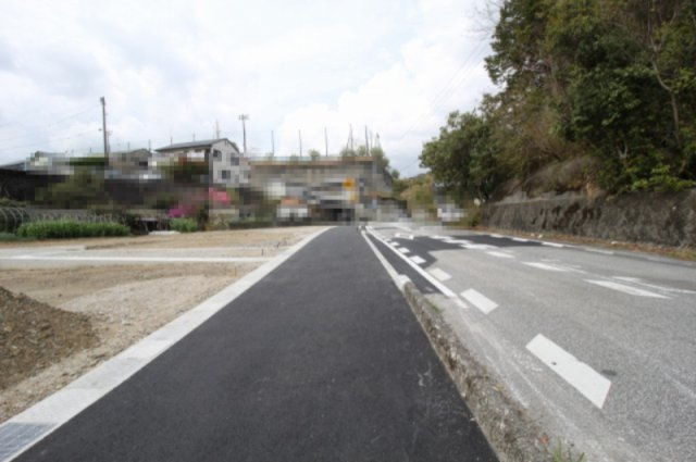高知市口細山　新築戸建　１号地（全5区画）　の前面道路含む現地写真