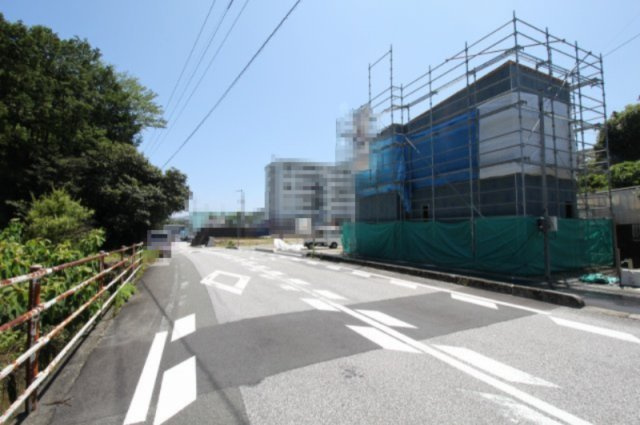 高知市口細山　新築戸建　１号地（全5区画）　の前面道路含む現地写真