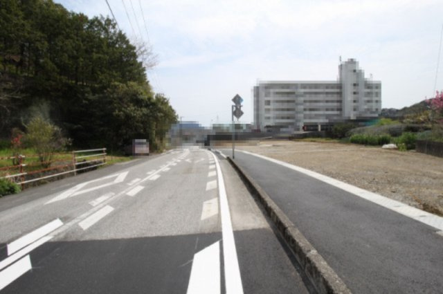 高知市口細山　新築戸建　１号地（全5区画）　の前面道路含む現地写真