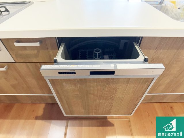 姫路市飾磨区構　第1期　新築一戸建ての設備|食事後の一仕事、食器洗いをボタン一つでお任せできちゃいます！場所を取らないビルトイン式なので、お料理スペースもしっかり確保！