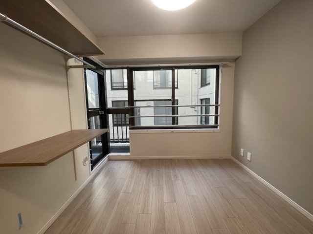 朝日プラザ中野弥生町の洋室|全居室南向きのため、どのお部屋にもしっかりと日差しが差し込みます。

現地ご見学希望・資料請求などお気軽にお問い合わせ下さい！
03-5990-5201