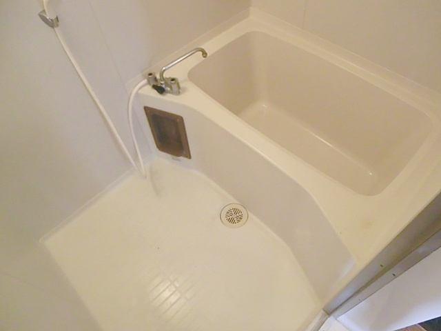 プチメゾントシの浴室|清潔感のあるバスルームです。