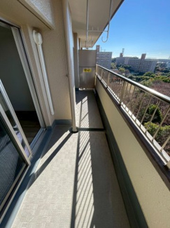 【バルコニー】 | 南西側バルコニー、遠くまで見渡せる眺望です