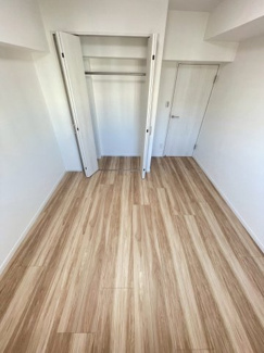 【洋室】 | 北側6帖洋室にはクローゼット収納あり