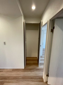 【収納】 | 玄関正面廊下に扉付きの収納、お掃除用具を収納できます