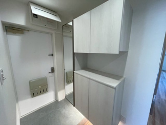 【玄関】 | 玄関にはお出かけ前にチェックできる姿見付きのシューズボックス