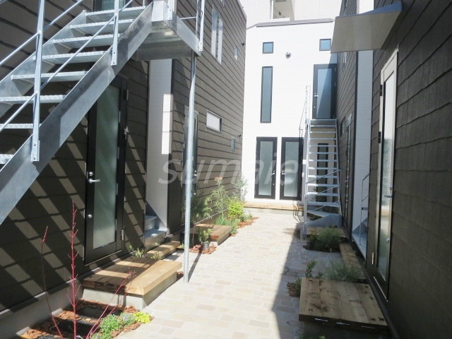 レ・スタ浮間公園のロビー|お部屋前通路です☆