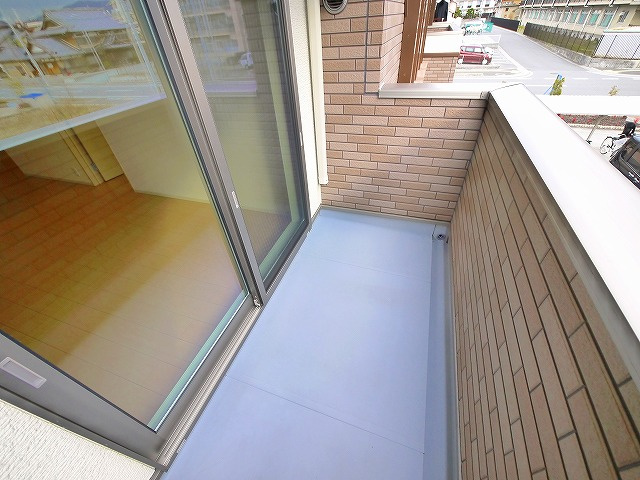 アルカンシエルⅡのバルコニー|暖かな日差しのふりそそぐバルコニー