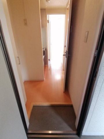 クレフラスト苦竹駅北の玄関