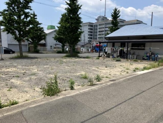 【外観】 | 接道　北側幅員4.4ｍ　南側幅員20ｍ　になります。