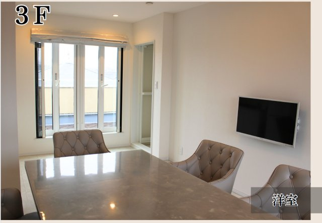 豊中市上野西２丁目　中古戸建の洋室|３階洋室　ルーフバルコニーがあり明るいです