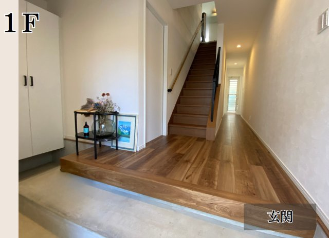 豊中市上野西２丁目　中古戸建の玄関