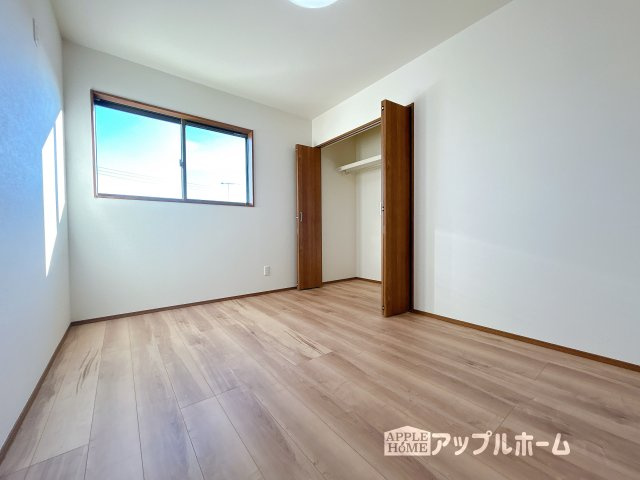 【新築住宅】熊谷市小島 第1期の洋室|居室は全室収納あり！たっぷりある収納活用でお部屋もキレイを保てます♪