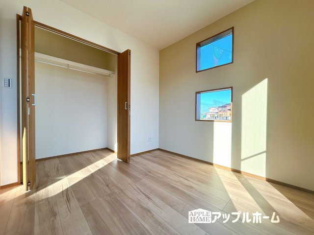 【新築住宅】熊谷市小島 第1期の洋室|居室は全室収納あり！たっぷりある収納活用でお部屋もキレイを保てます♪