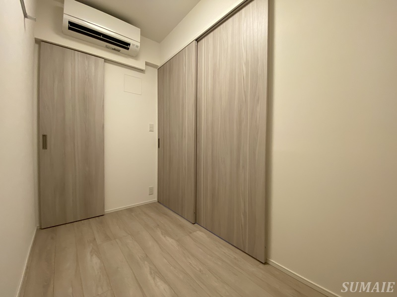 アジールコート王子の洋室|2.7帖の居室です☆