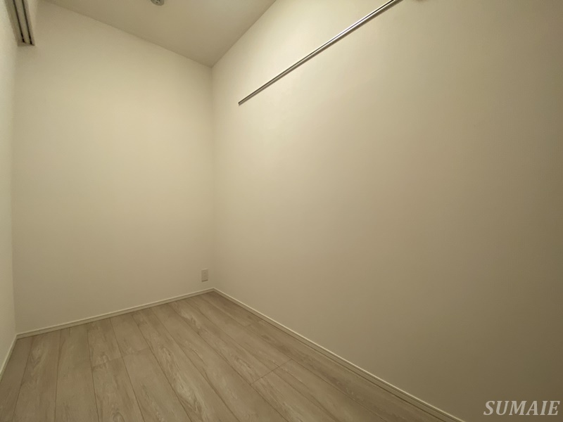 アジールコート王子の洋室|2.7帖の居室です☆