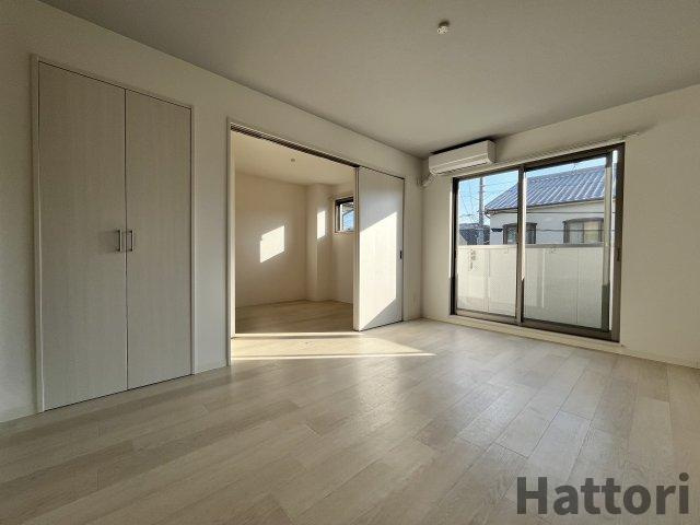 フィユフラッツ豊津リュクス　仲介手数料無料の居間・リビング