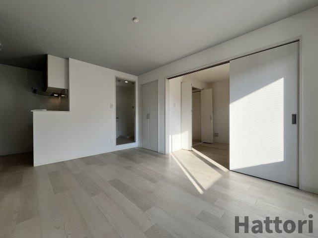 フィユフラッツ豊津リュクス　仲介手数料無料の居間・リビング