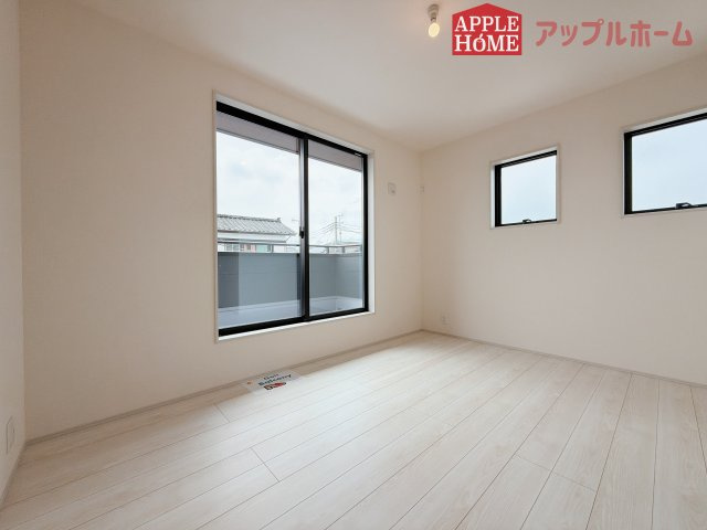 【新築住宅】熊谷市末広 第5 全2棟の洋室|２階居室は全室収納あり！たっぷりある収納活用でお部屋もキレイを保てます♪