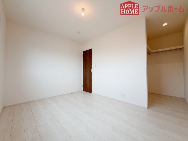【新築住宅】熊谷市末広 第5 全2棟の洋室|２階居室は全室収納あり！たっぷりある収納活用でお部屋もキレイを保てます♪