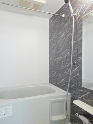 【浴室】 | ワレアハレ中海岸 | 清潔感のあるお風呂です♪