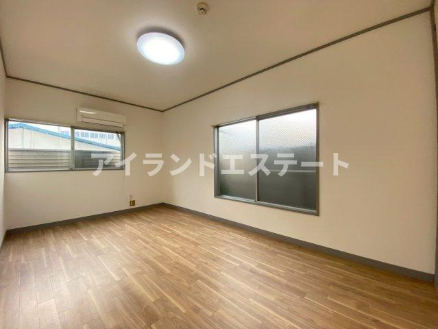 10FLATS　駅近　室内洗濯機置場　南向きの居間・リビング