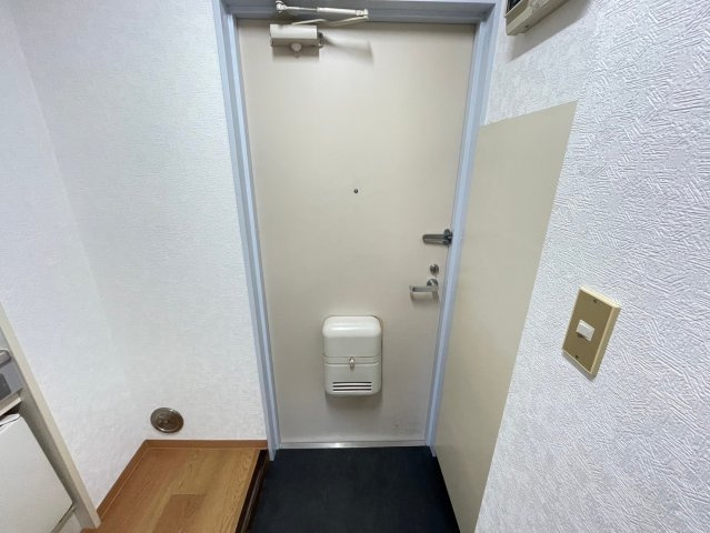 小泉マンション　礼金0　ネット無料　角部屋の玄関