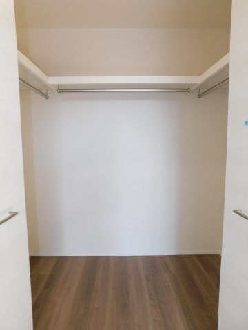 愛西市諸桑町郷城の新築一戸建の収納|◇大容量ウォークインクローゼット◇　　大きな荷物もしっかり収納できます♪