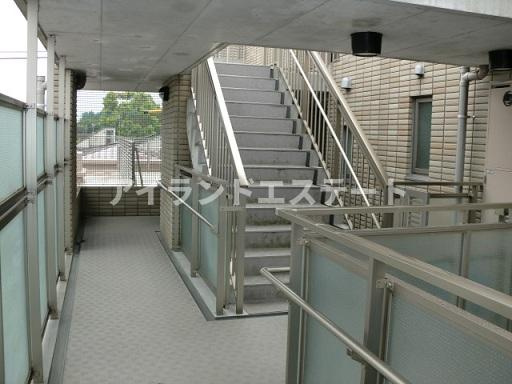 ジェイパーク駒沢大学ルミナヴェール　分譲　3方角部屋　ルーフバルコニーのエントランス