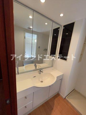 ジェイパーク駒沢大学ルミナヴェール　分譲　3方角部屋　ルーフバルコニーの洗面所