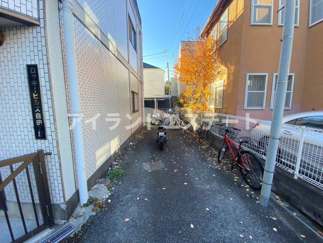 ロッキーヒルズ自由ヶ丘　宅配BOX　大型バイク相談のその他共用部分