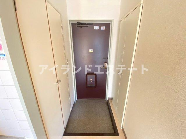 ロッキーヒルズ自由ヶ丘　宅配BOX　大型バイク相談の玄関