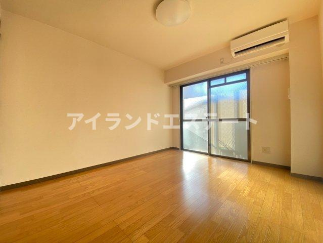 ロッキーヒルズ自由ヶ丘　宅配BOX　大型バイク相談の居間・リビング